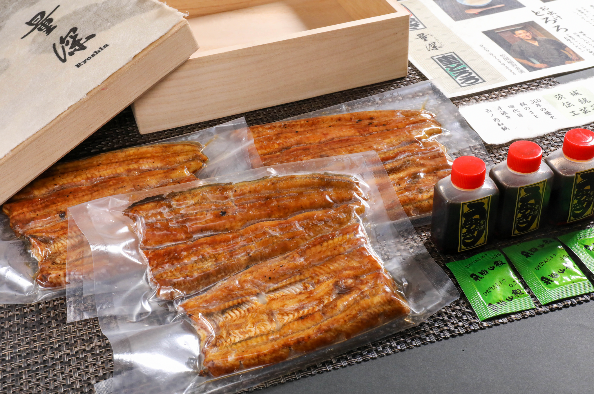 贈答用｜うなぎの蒲焼き 3人前セット（茨城県伝統工芸品 高安工芸作桐